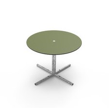 Schlichter Tisch mit runden, durchdachten Formen, welcher optimal zu vier Plateau Parkstühlen passt.